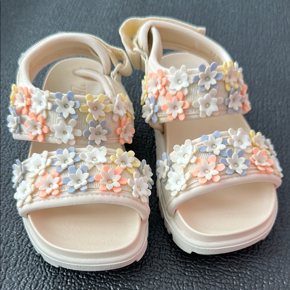 Zara Cream Floral Sandals - girls size: 9